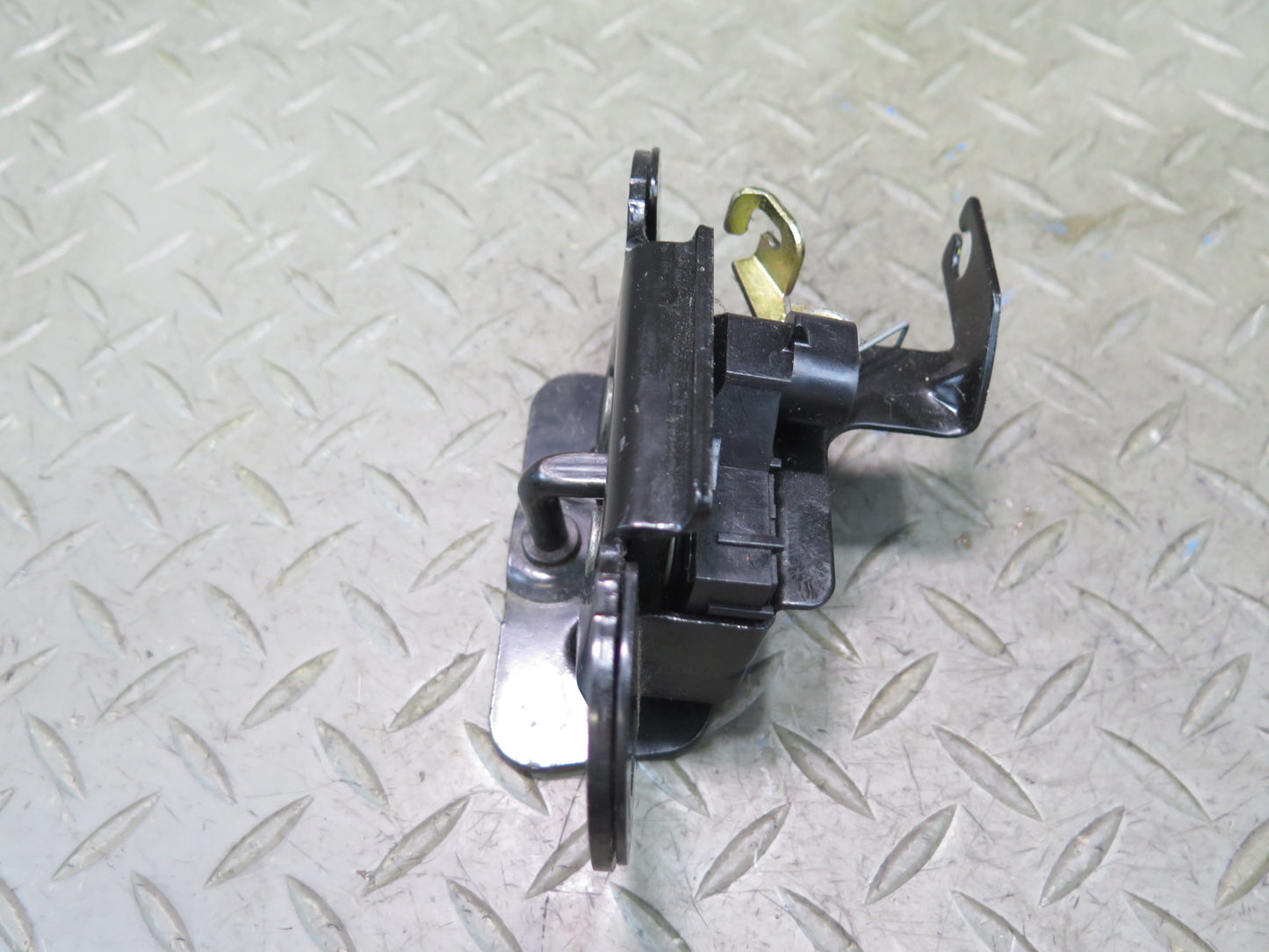 2003-2009 Hummer H2 Rear Trunk Lid Tailgate Liftgate Lock Latch Set