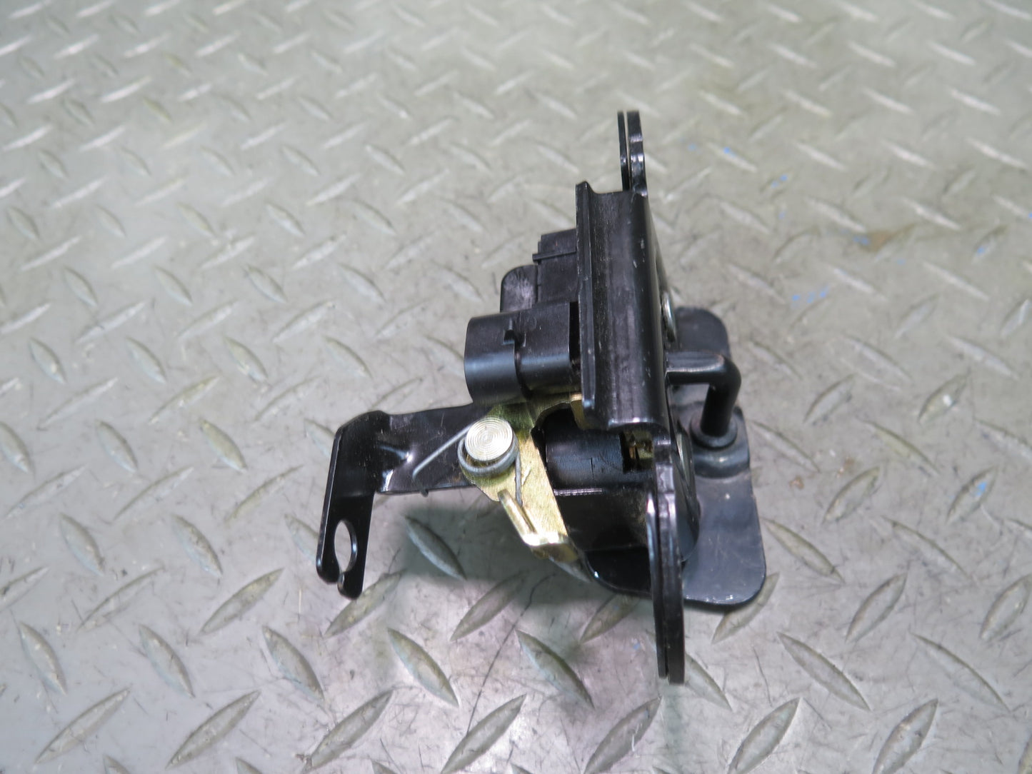 2003-2009 Hummer H2 Rear Trunk Lid Tailgate Liftgate Lock Latch Set