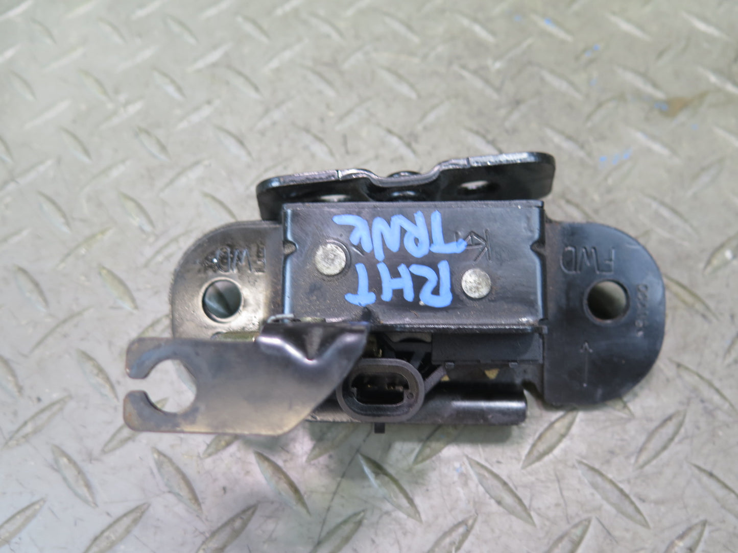 2003-2009 Hummer H2 Rear Trunk Lid Tailgate Liftgate Lock Latch Set