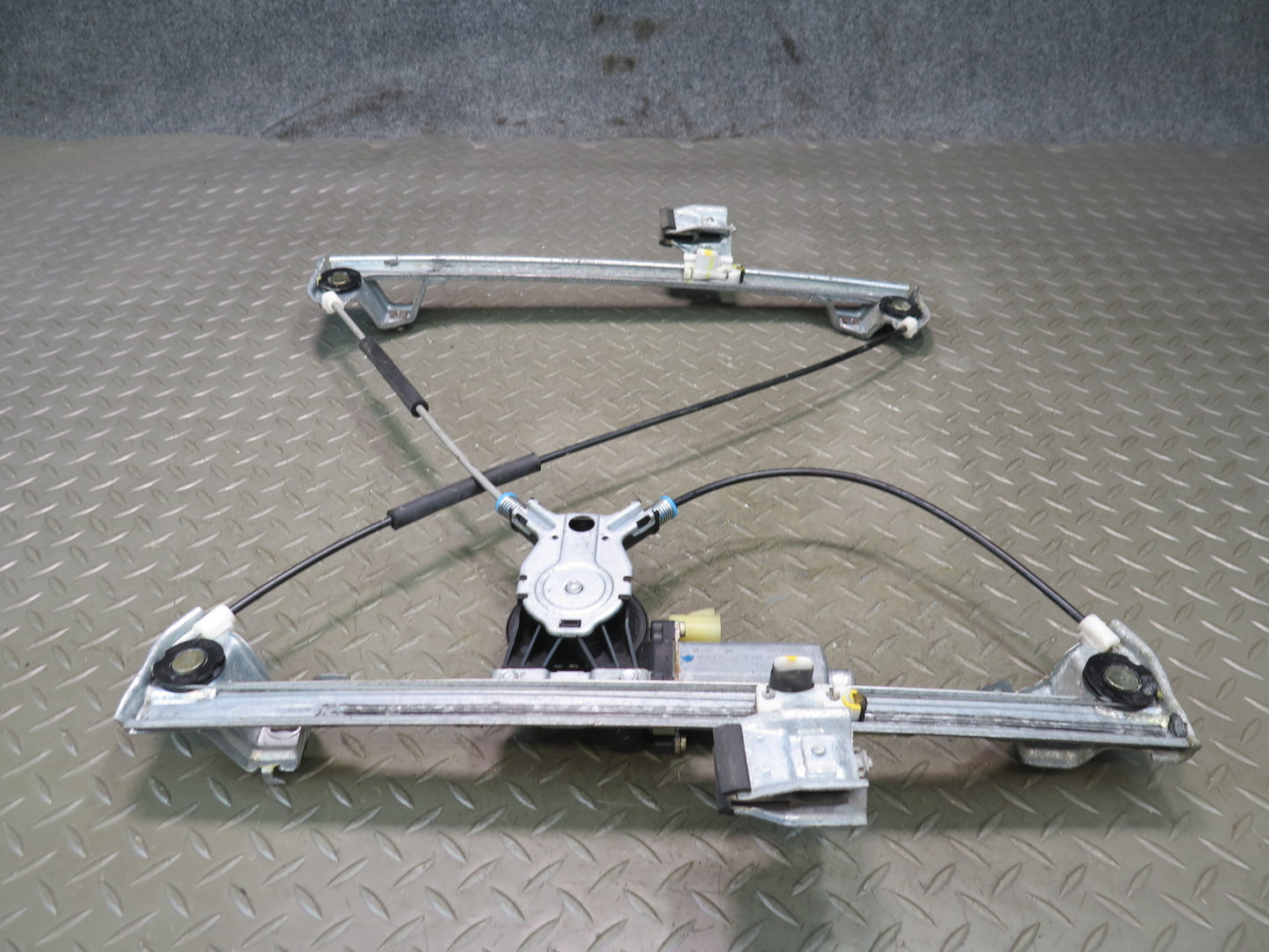 2003-2009 Hummer H2 Front Left Side Door Window Regulator W/ Motor