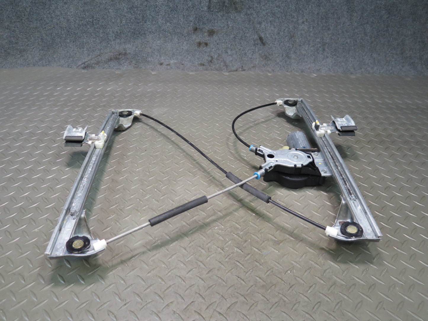 2003-2009 Hummer H2 Front Left Side Door Window Regulator W/ Motor