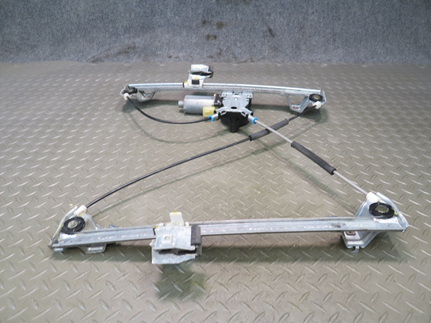 2003-2009 Hummer H2 Front Left Side Door Window Regulator W/ Motor