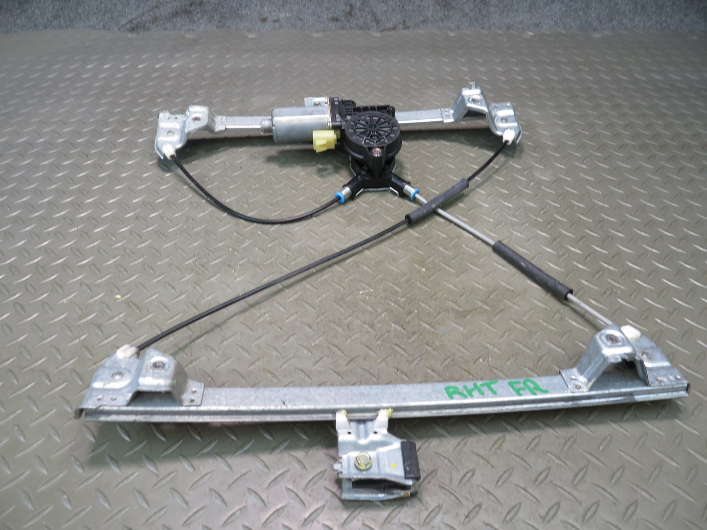 2003-2009 Hummer H2 Front Right Side Door Window Regulator W/ Motor