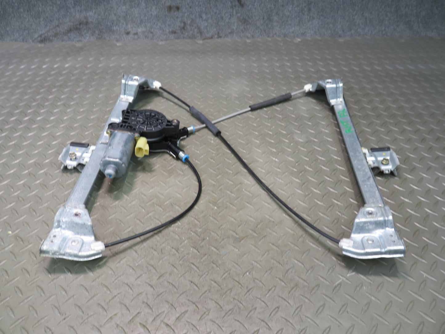 2003-2009 Hummer H2 Front Right Side Door Window Regulator W/ Motor