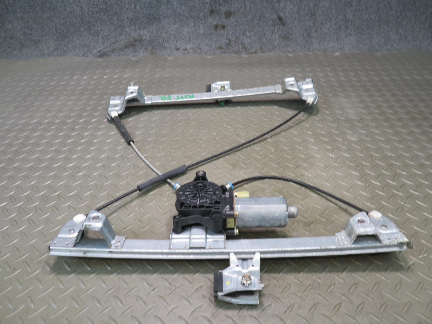 2003-2009 Hummer H2 Front Right Side Door Window Regulator W/ Motor