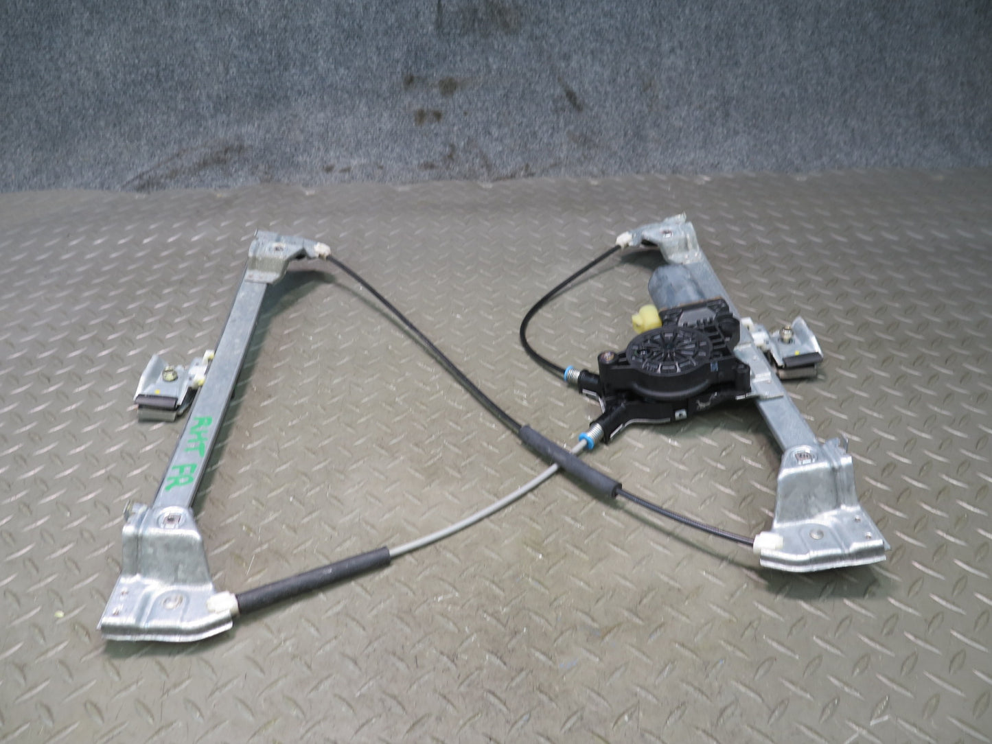2003-2009 Hummer H2 Front Right Side Door Window Regulator W/ Motor