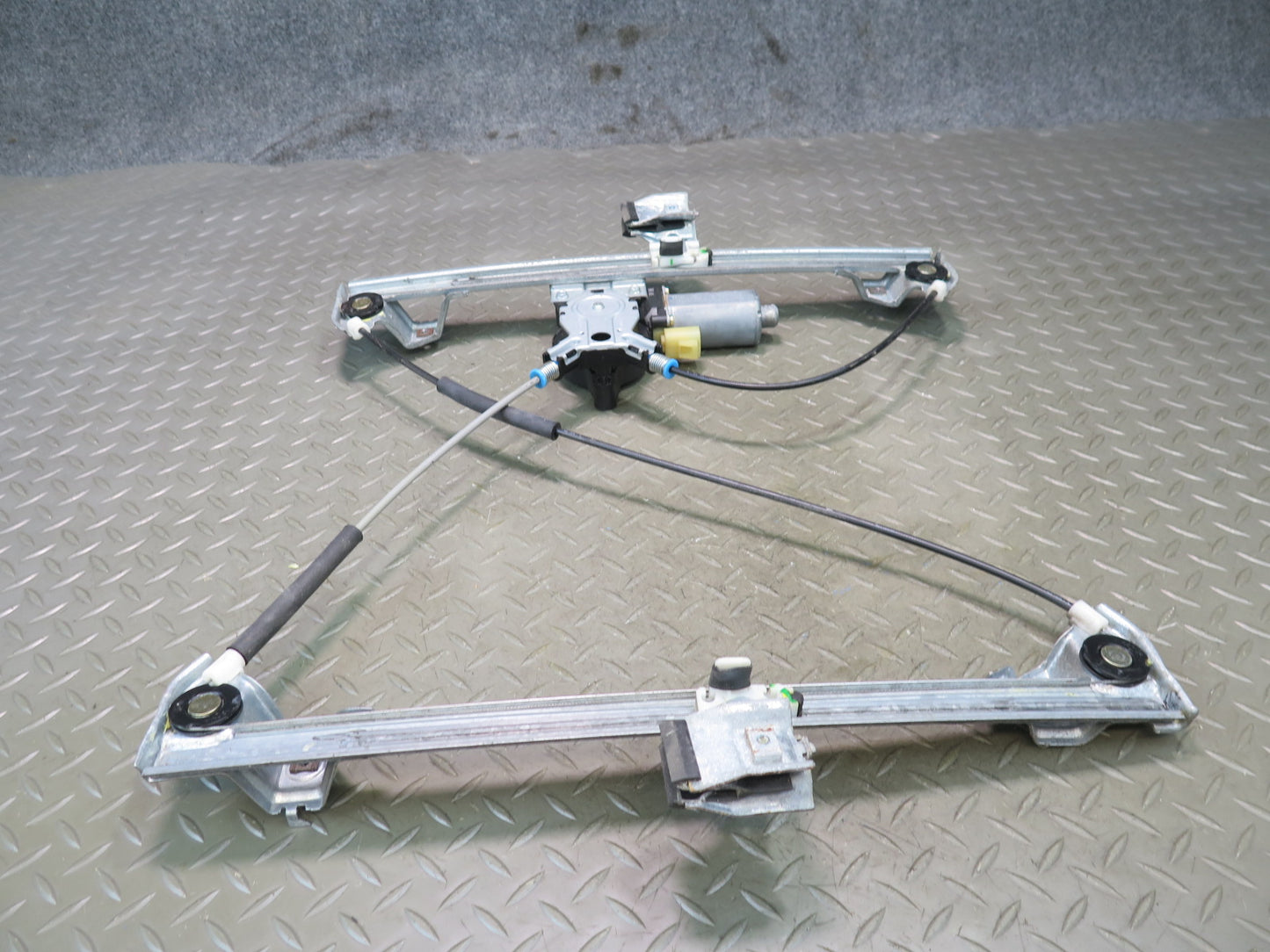 2003-2009 Hummer H2 Front Right Side Door Window Regulator W/ Motor