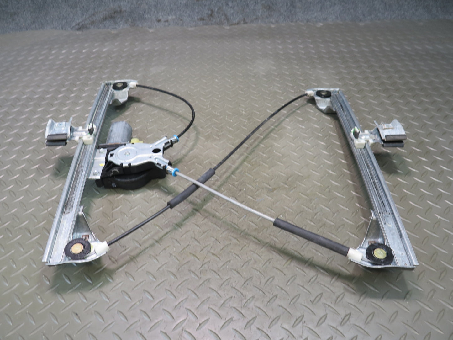 2003-2009 Hummer H2 Front Right Side Door Window Regulator W/ Motor