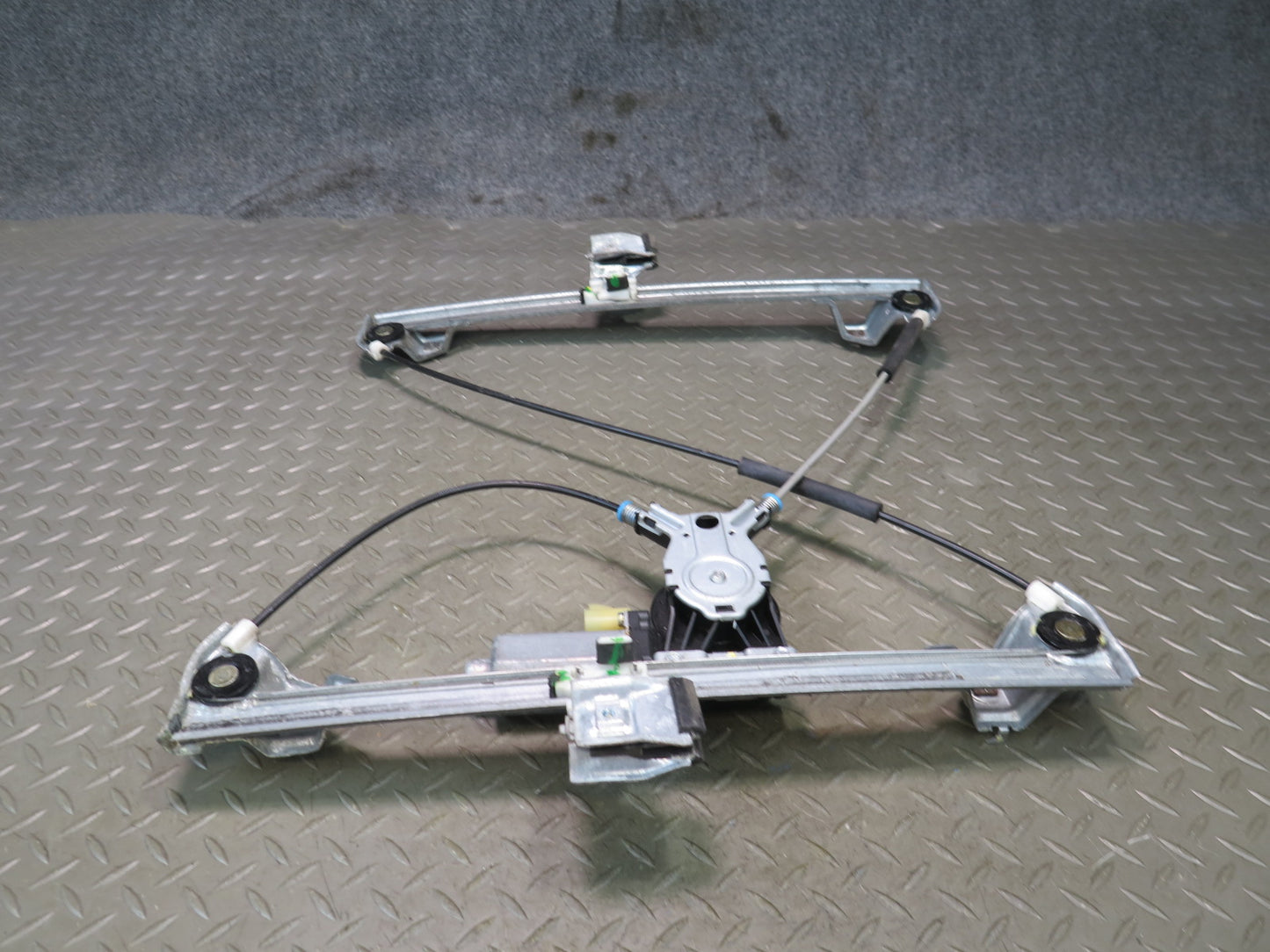 2003-2009 Hummer H2 Front Right Side Door Window Regulator W/ Motor