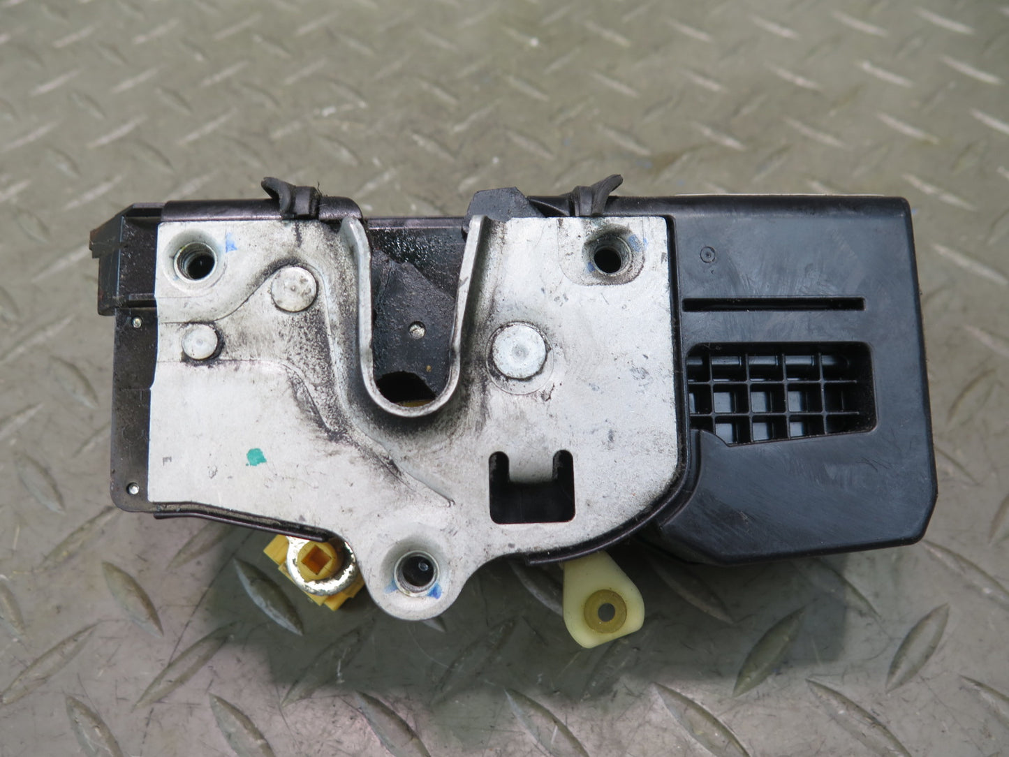 2003-2007 Hummer H2 Front Right Passenger Side Door Lock Latch Actuator