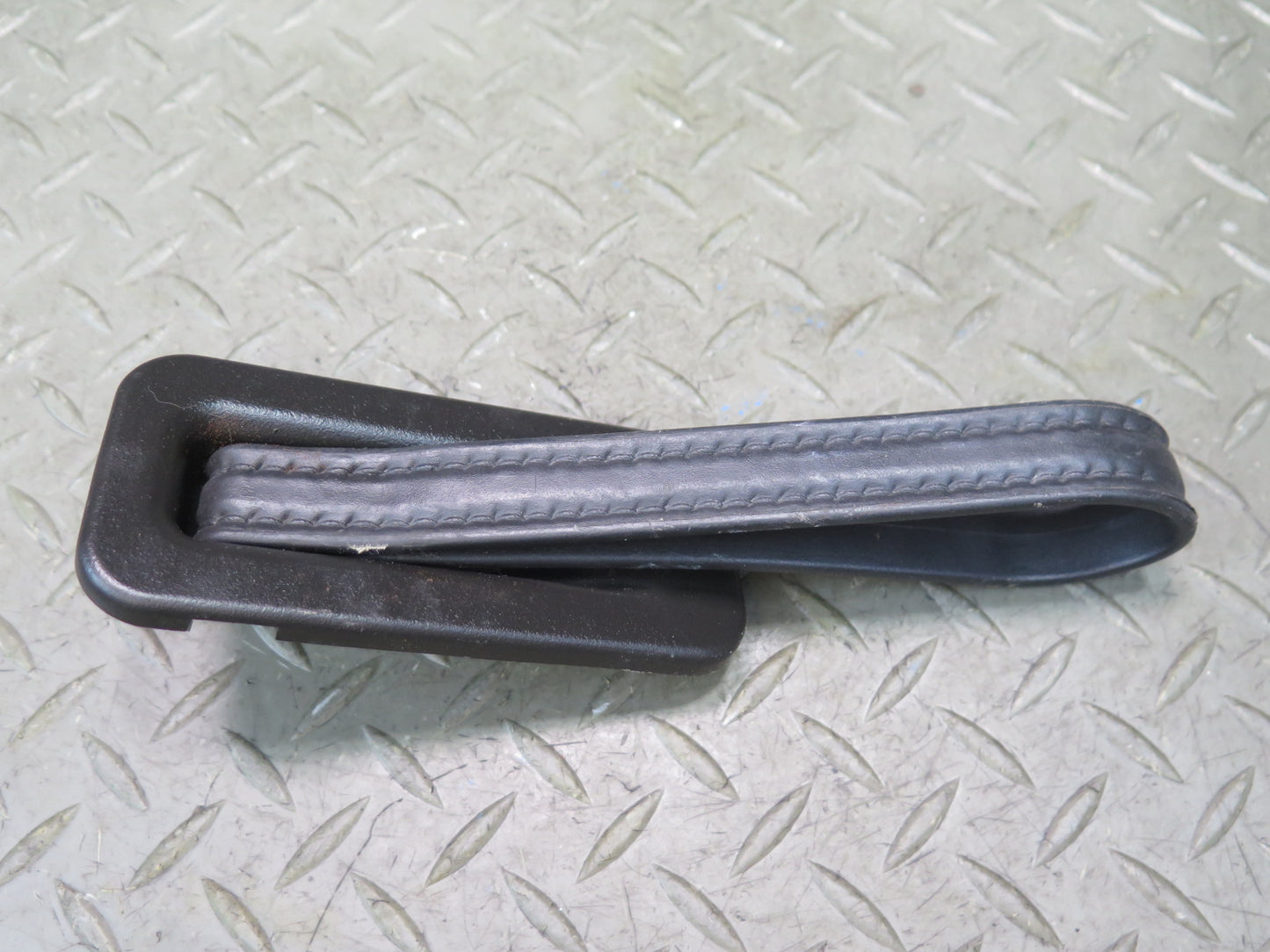 2003-2007 Hummer H2 Rear Trunk Liftgate Assist Pull Lift Strap Handle 15753235