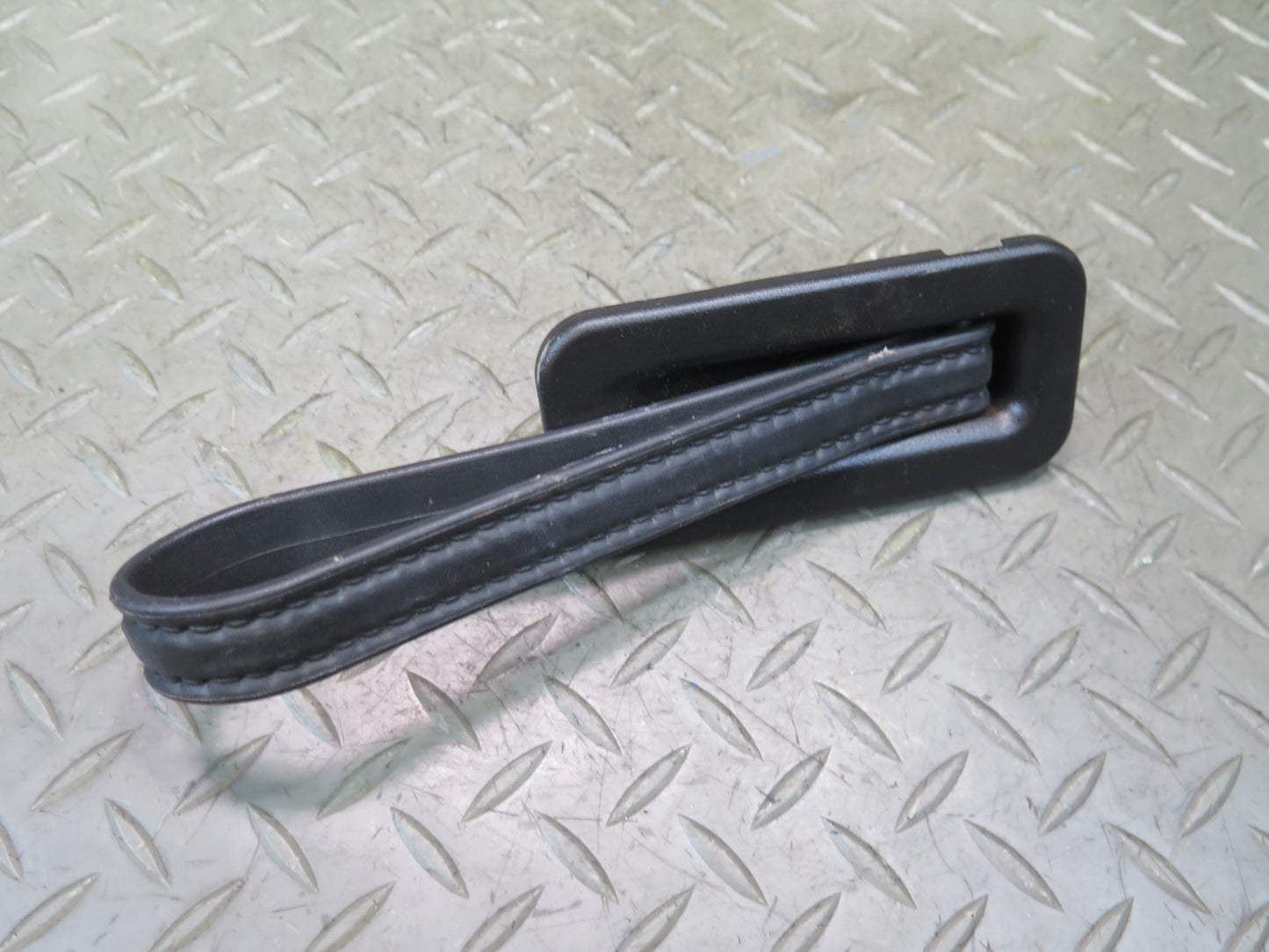 2003-2007 Hummer H2 Rear Trunk Liftgate Assist Pull Lift Strap Handle 15753235