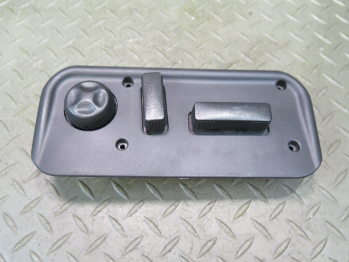 2003-2007 Hummer H2 Front Right Side Seat Adjust Control Switch W/ Trim