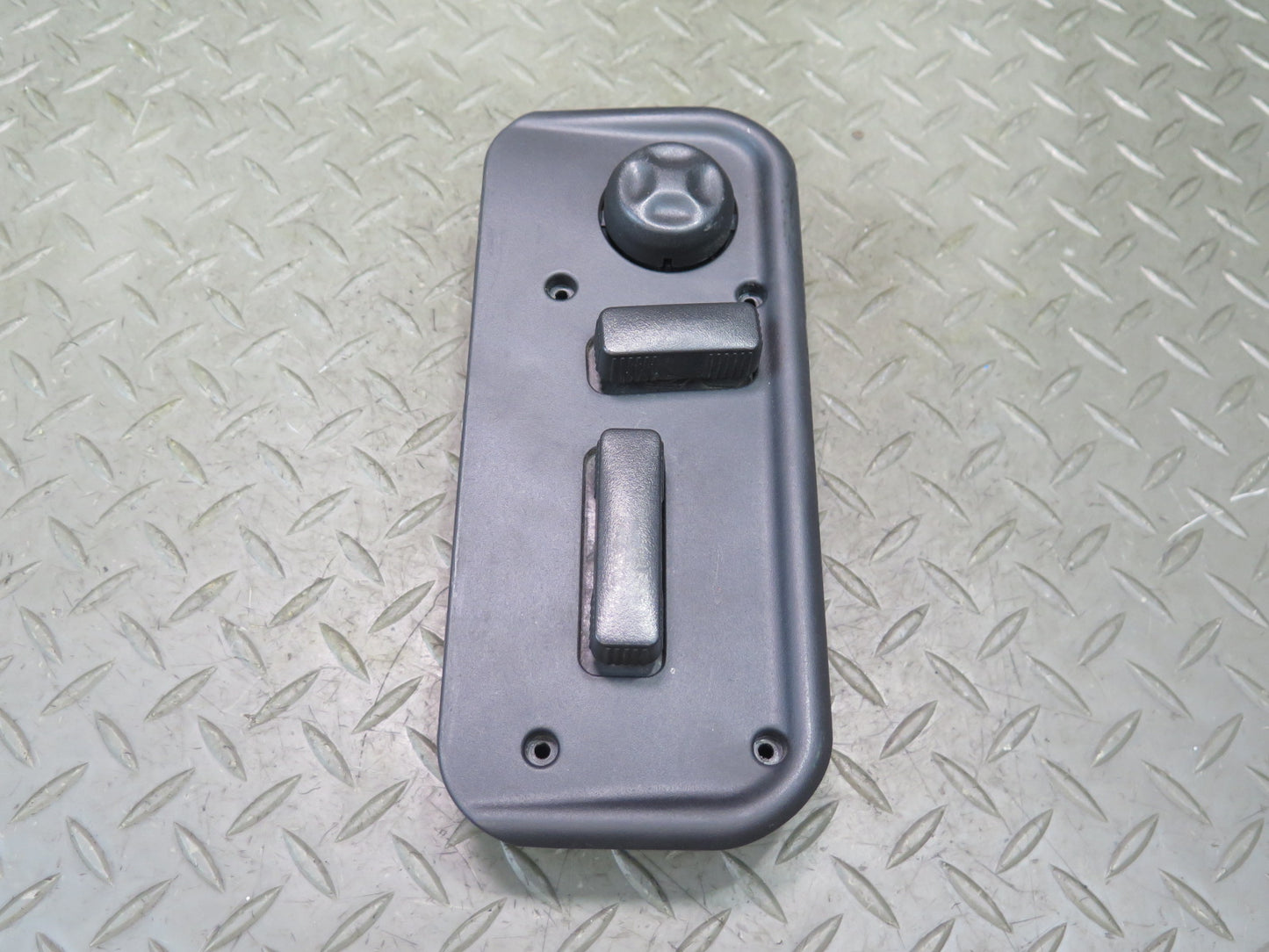 2003-2007 Hummer H2 Front Right Side Seat Adjust Control Switch W/ Trim