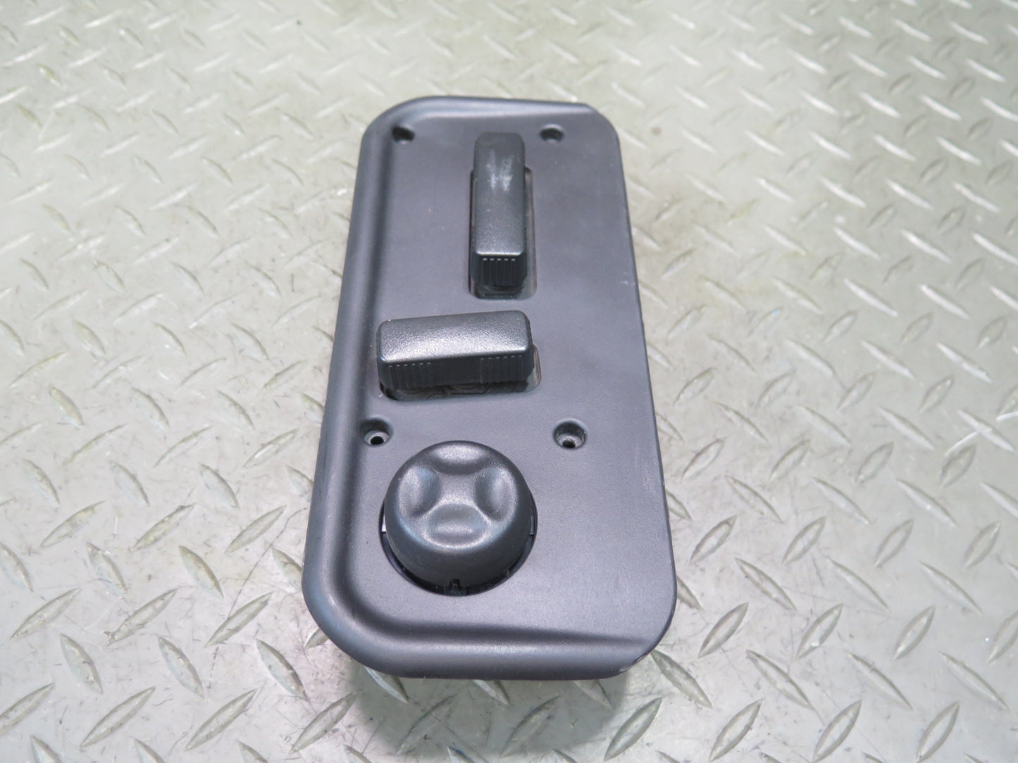 2003-2007 Hummer H2 Front Right Side Seat Adjust Control Switch W/ Trim