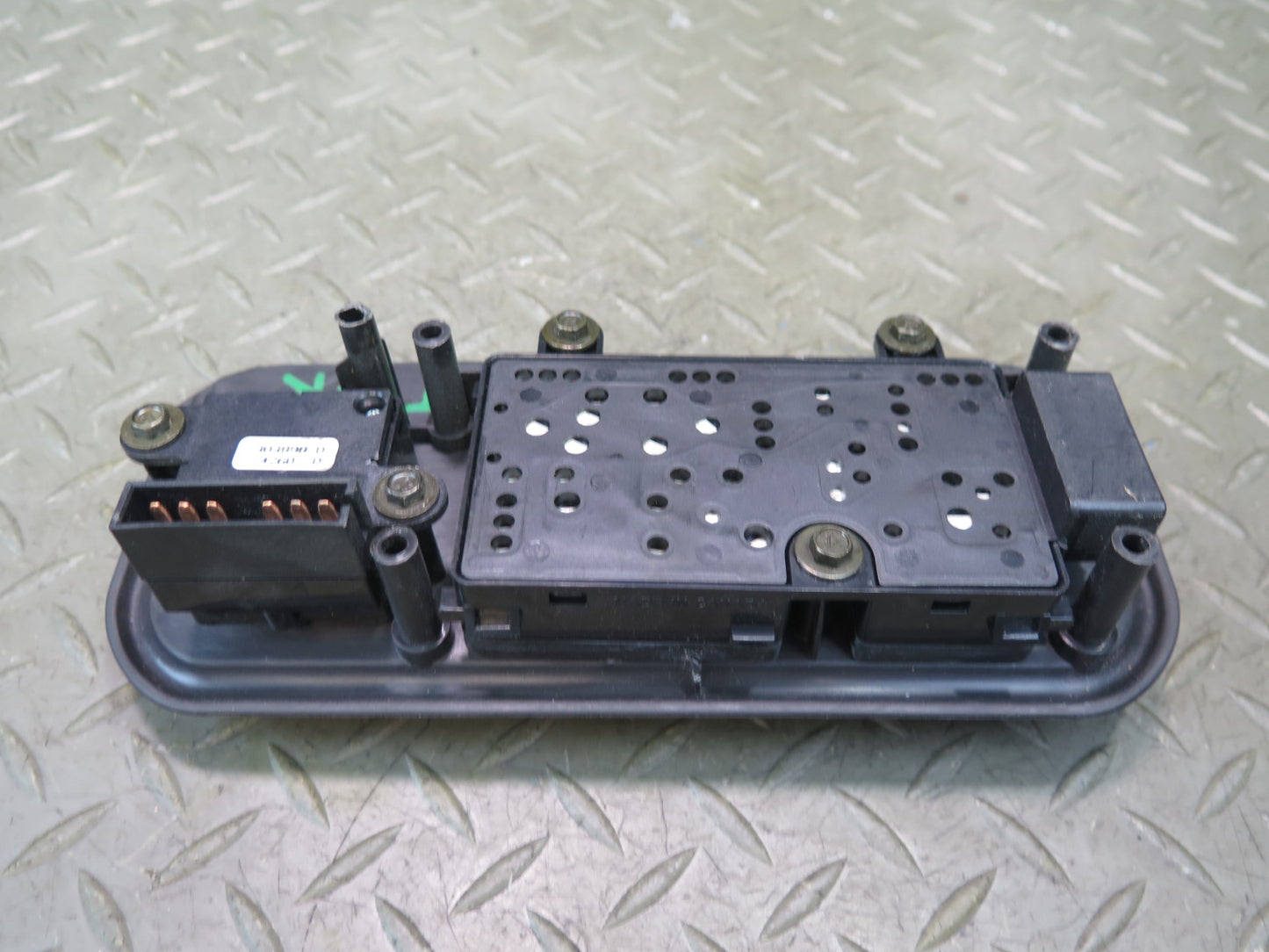2003-2007 Hummer H2 Front Right Side Seat Adjust Control Switch W/ Trim