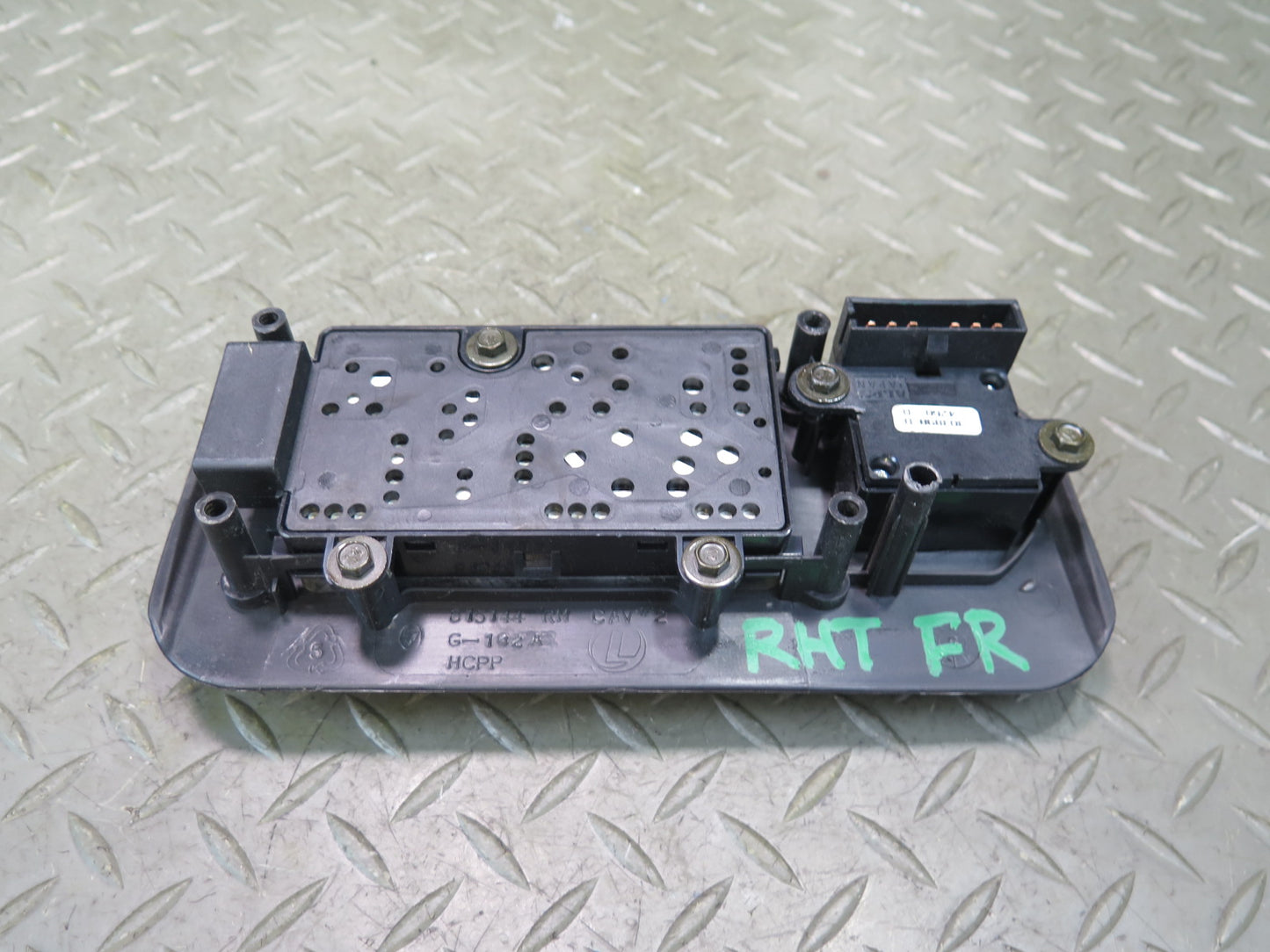 2003-2007 Hummer H2 Front Right Side Seat Adjust Control Switch W/ Trim