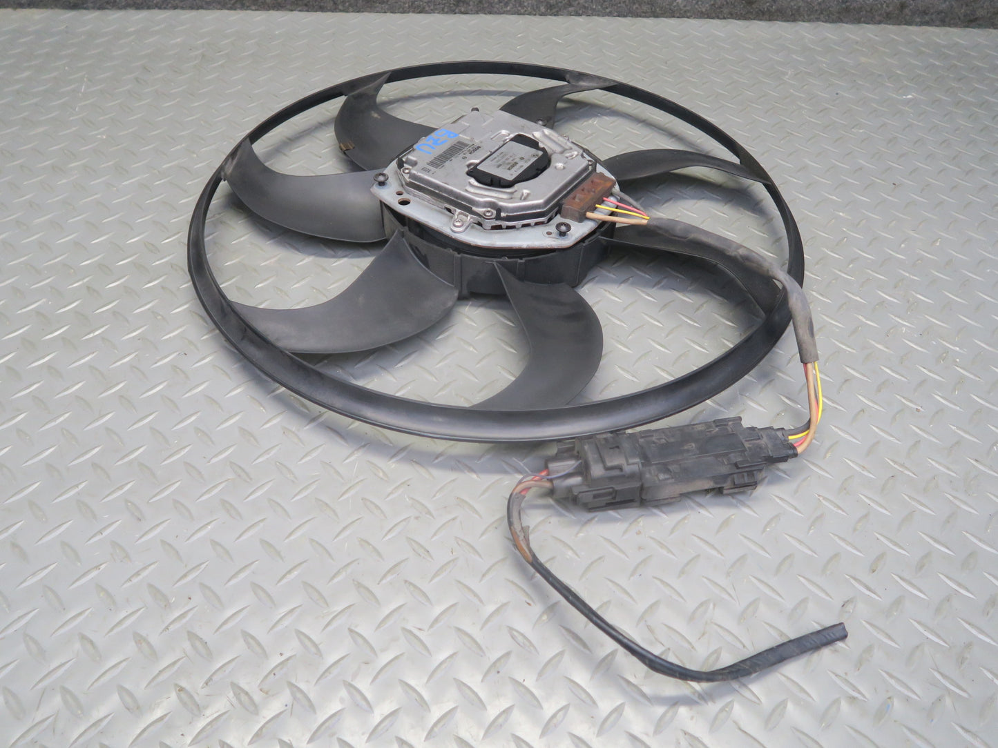12-16 BMW E89 Z4 28i N20 Engine Radiator Cooling Fan Motor 7561712 OEM