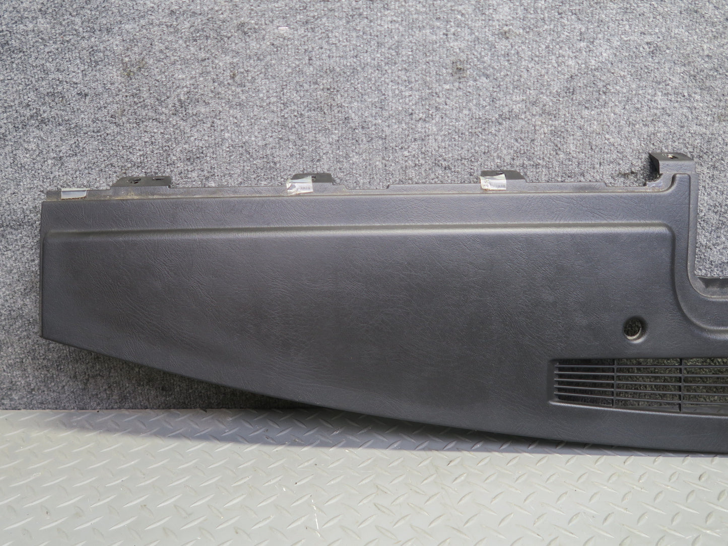 2003-2007 Hummer H2 Dash Upper Defrost Air Vent Grille Trim Panel 15102556