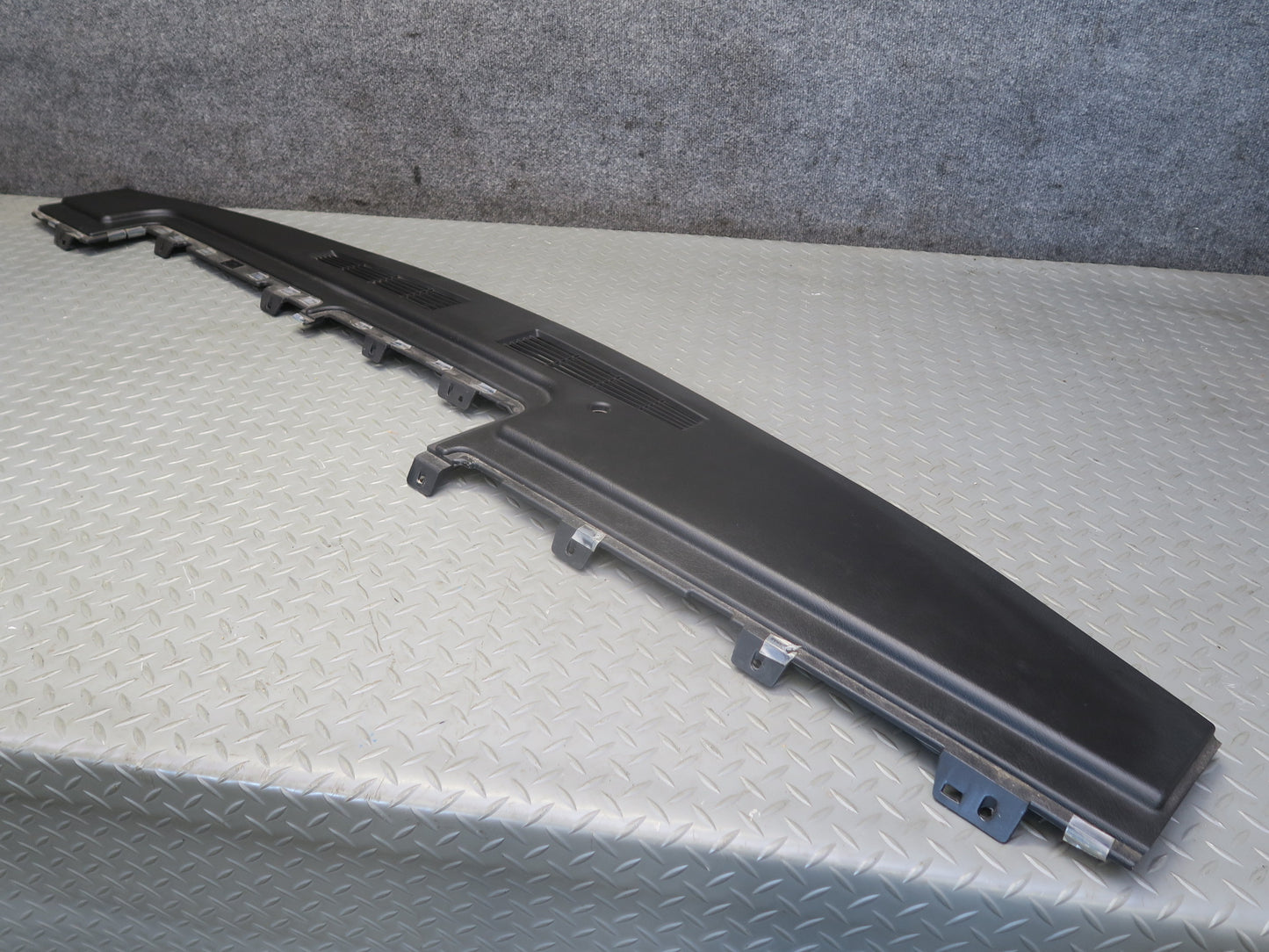 2003-2007 Hummer H2 Dash Upper Defrost Air Vent Grille Trim Panel 15102556
