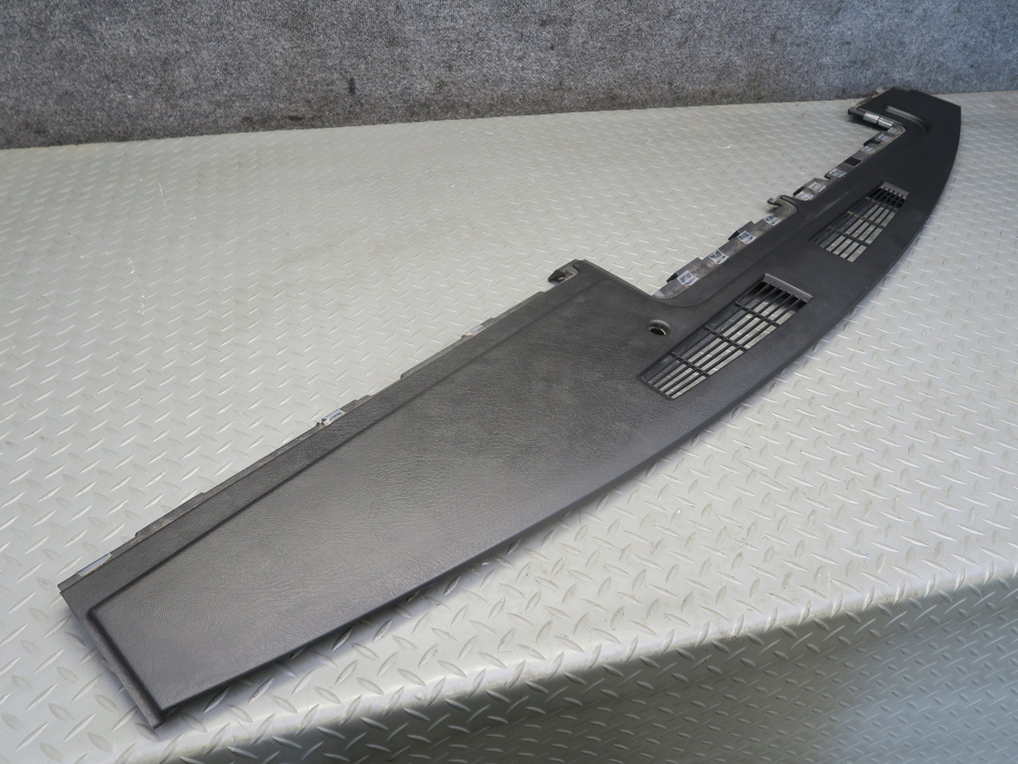 2003-2007 Hummer H2 Dash Upper Defrost Air Vent Grille Trim Panel 15102556