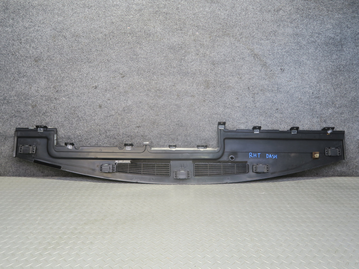 2003-2007 Hummer H2 Dash Upper Defrost Air Vent Grille Trim Panel 15102556