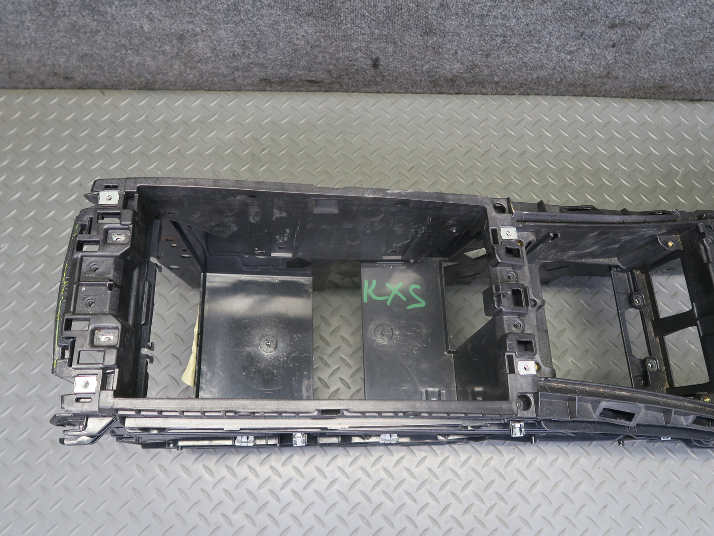 2008-2014 BMW E71 E72 X6 X6M Center Console Trim Cover Panel Support Bracket