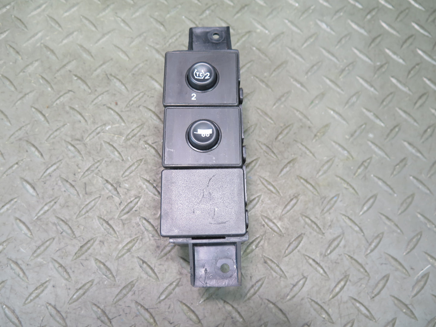 2003 -2007 Hummer H2 Dash Center Traction Control & TOW Haul Switch 15192440