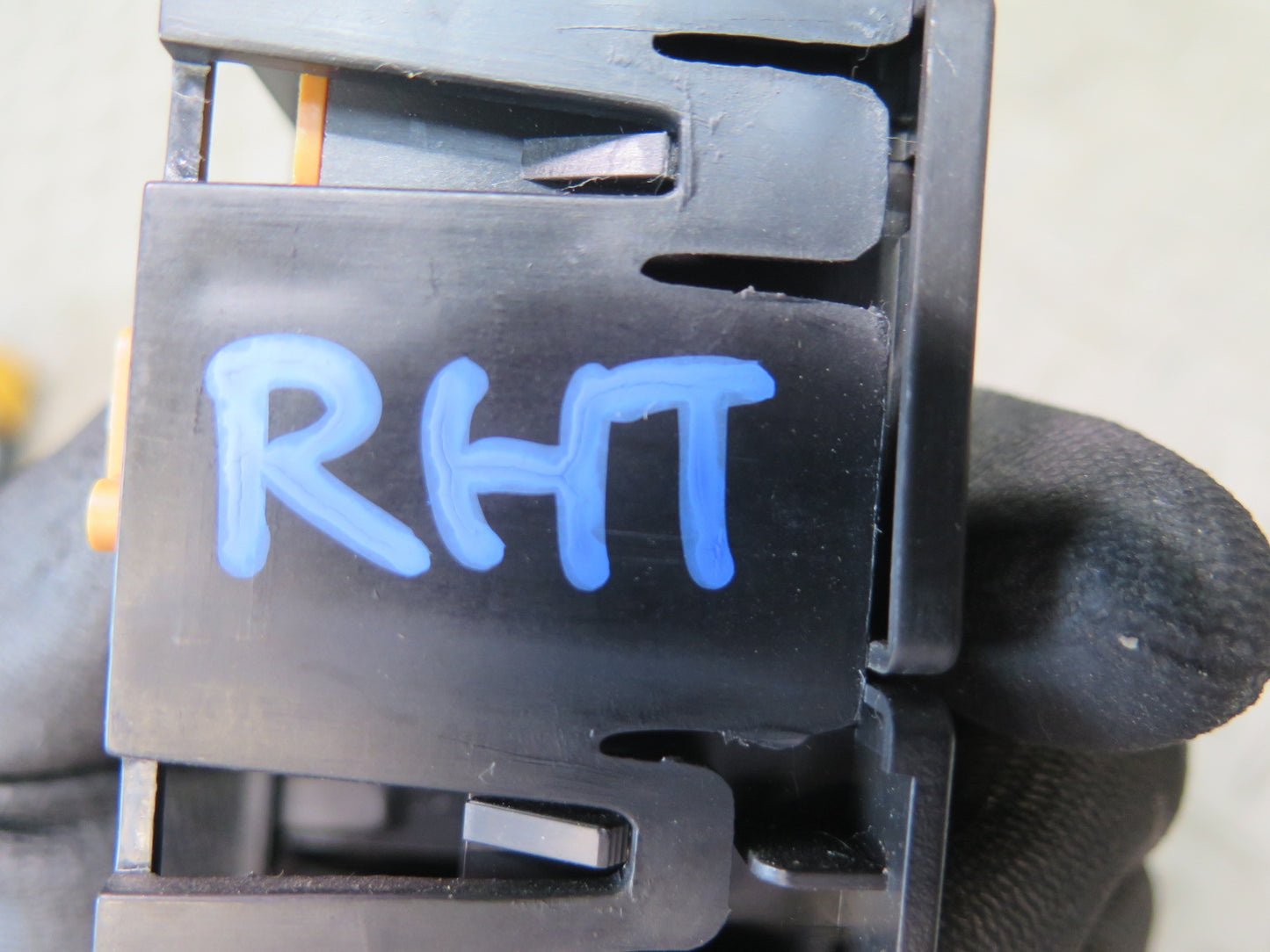 2003 -2007 Hummer H2 Dash Center Traction Control & TOW Haul Switch 15192440