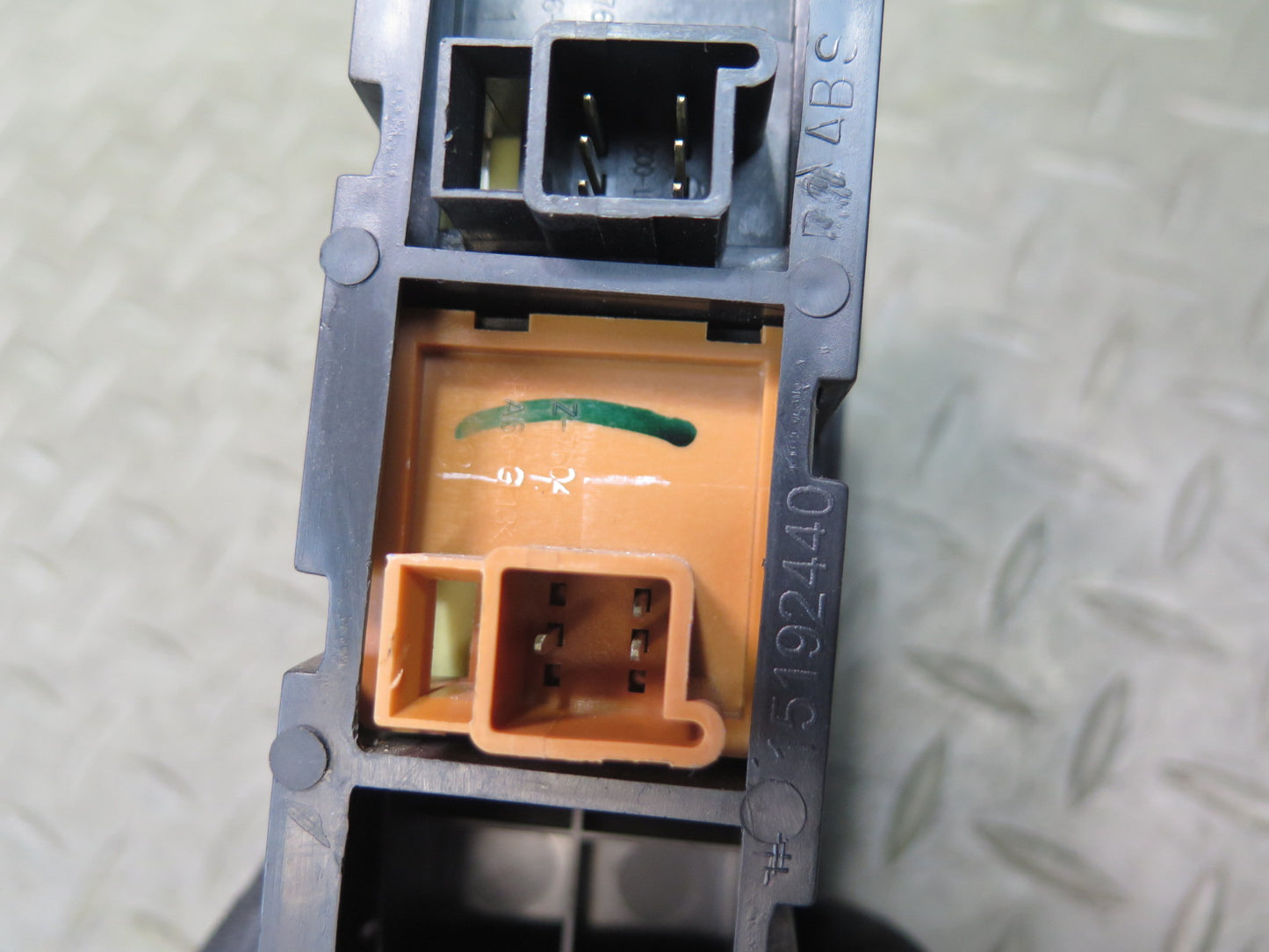 2003 -2007 Hummer H2 Dash Center Traction Control & TOW Haul Switch 15192440