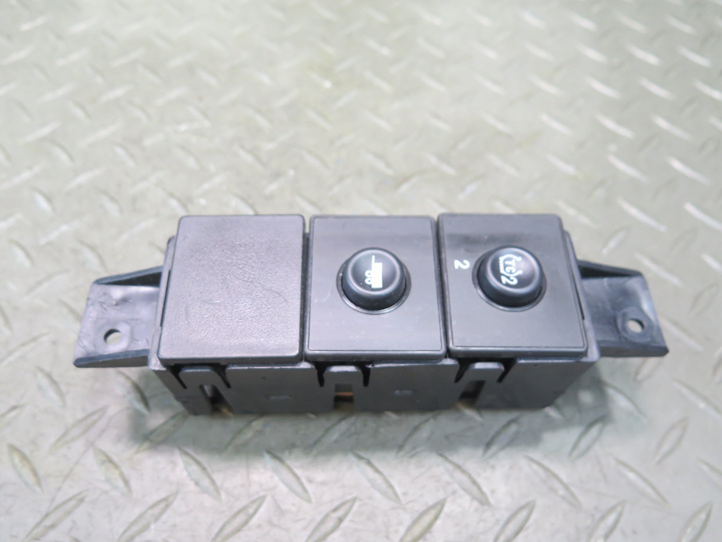 2003 -2007 Hummer H2 Dash Center Traction Control & TOW Haul Switch 15192440