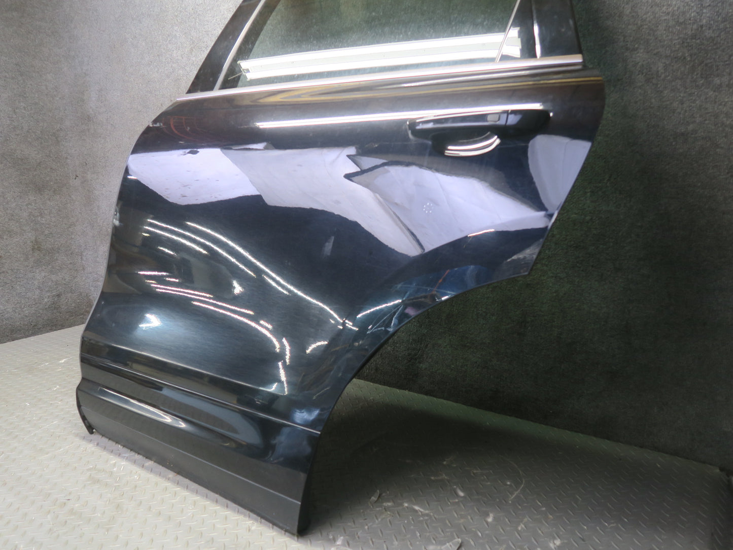 2011-2018 Porsche Cayenne 958 Rear Left Side Door Shell Frame Panel w Glass