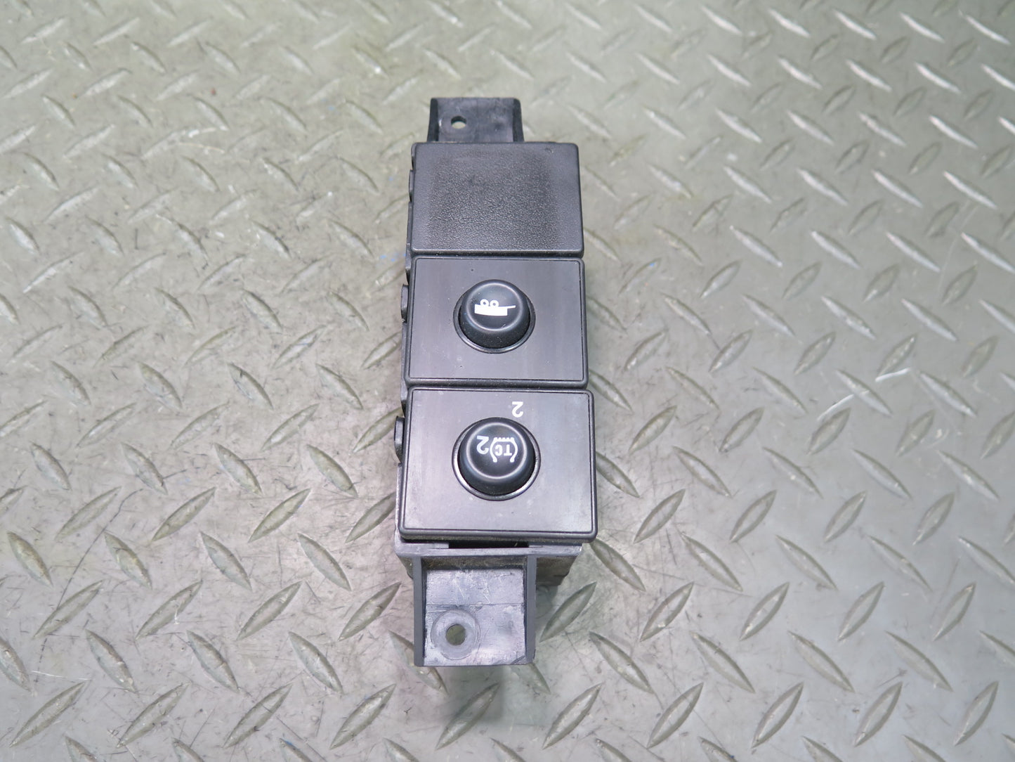 2003 -2007 Hummer H2 Dash Center Traction Control & TOW Haul Switch 15192440