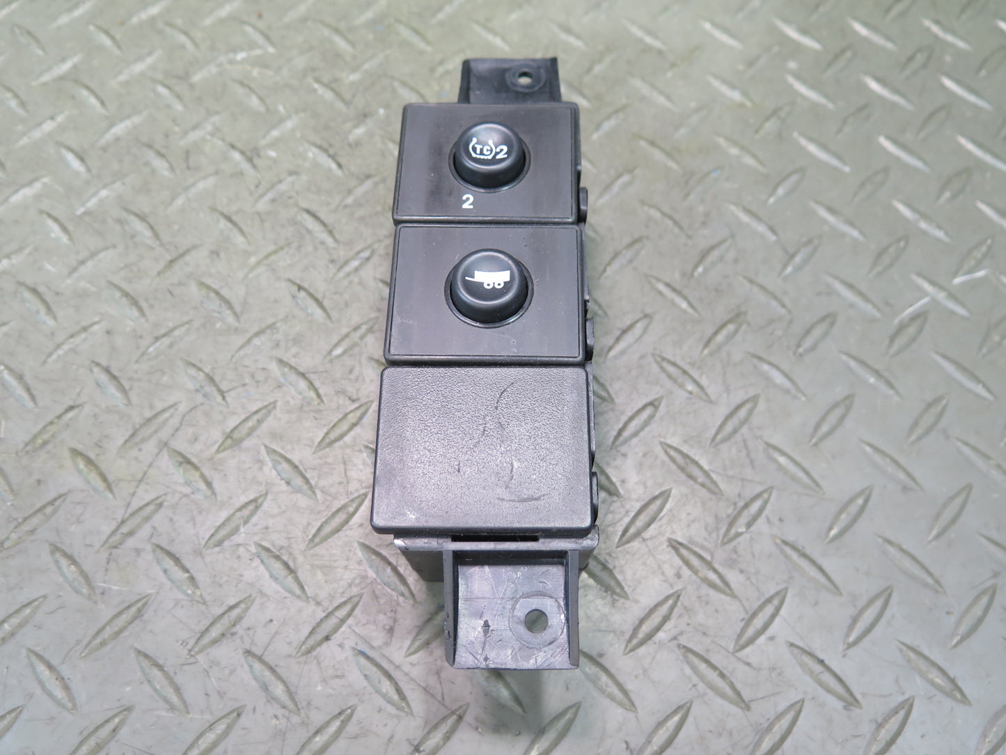 2003 -2007 Hummer H2 Dash Center Traction Control & TOW Haul Switch 15192440