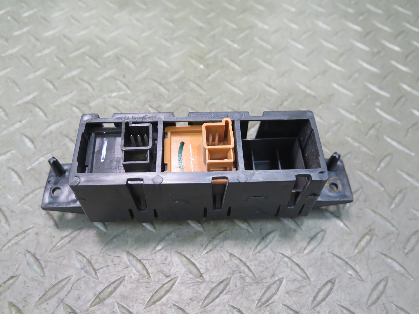 2003 -2007 Hummer H2 Dash Center Traction Control & TOW Haul Switch 15192440