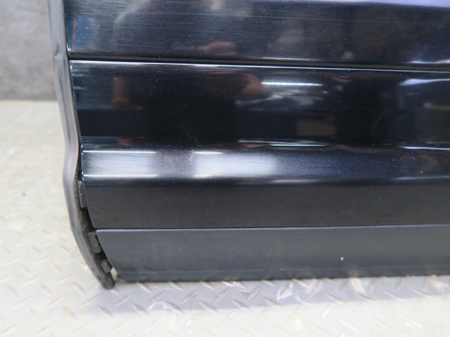 2011-2018 Porsche Cayenne 958 Rear Left Side Door Shell Frame Panel w Glass