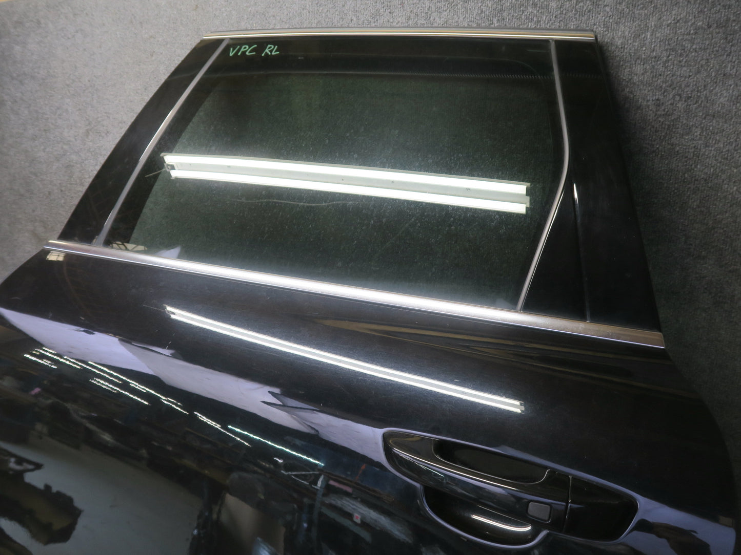 2011-2018 Porsche Cayenne 958 Rear Left Side Door Shell Frame Panel w Glass
