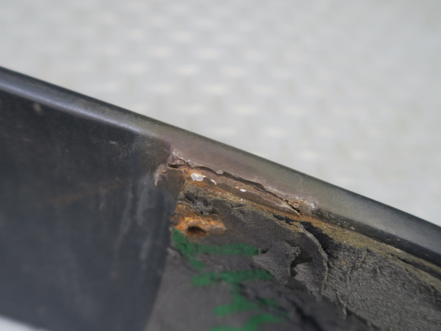 2003-2007 Hummer H2 Rear Trunk Hatch Upper Spoiler Molding