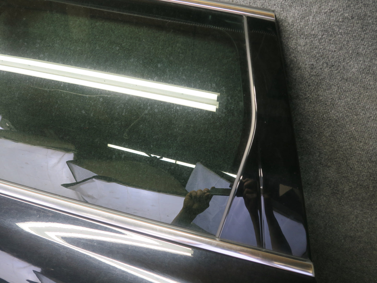 2011-2018 Porsche Cayenne 958 Rear Left Side Door Shell Frame Panel w Glass