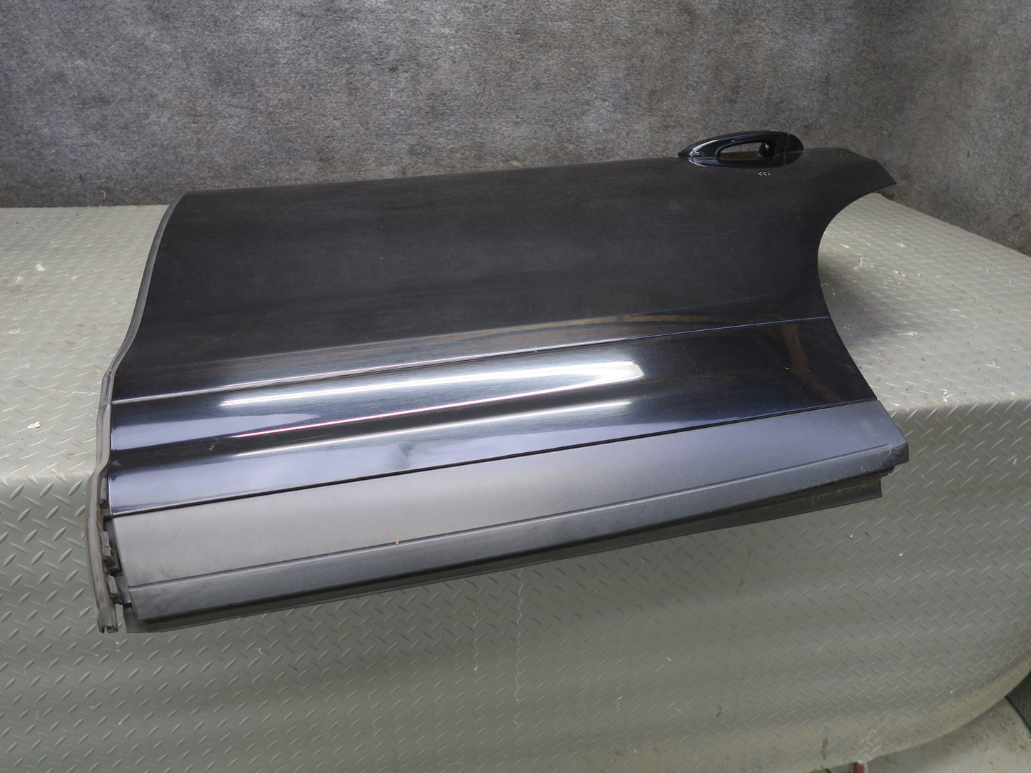 2011-2018 Porsche Cayenne 958 Rear Left Side Door Shell Frame Panel w Glass