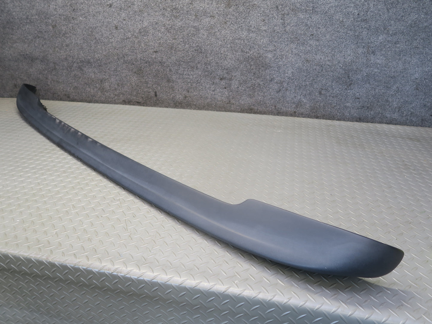 2003-2007 Hummer H2 Rear Trunk Hatch Upper Spoiler Molding