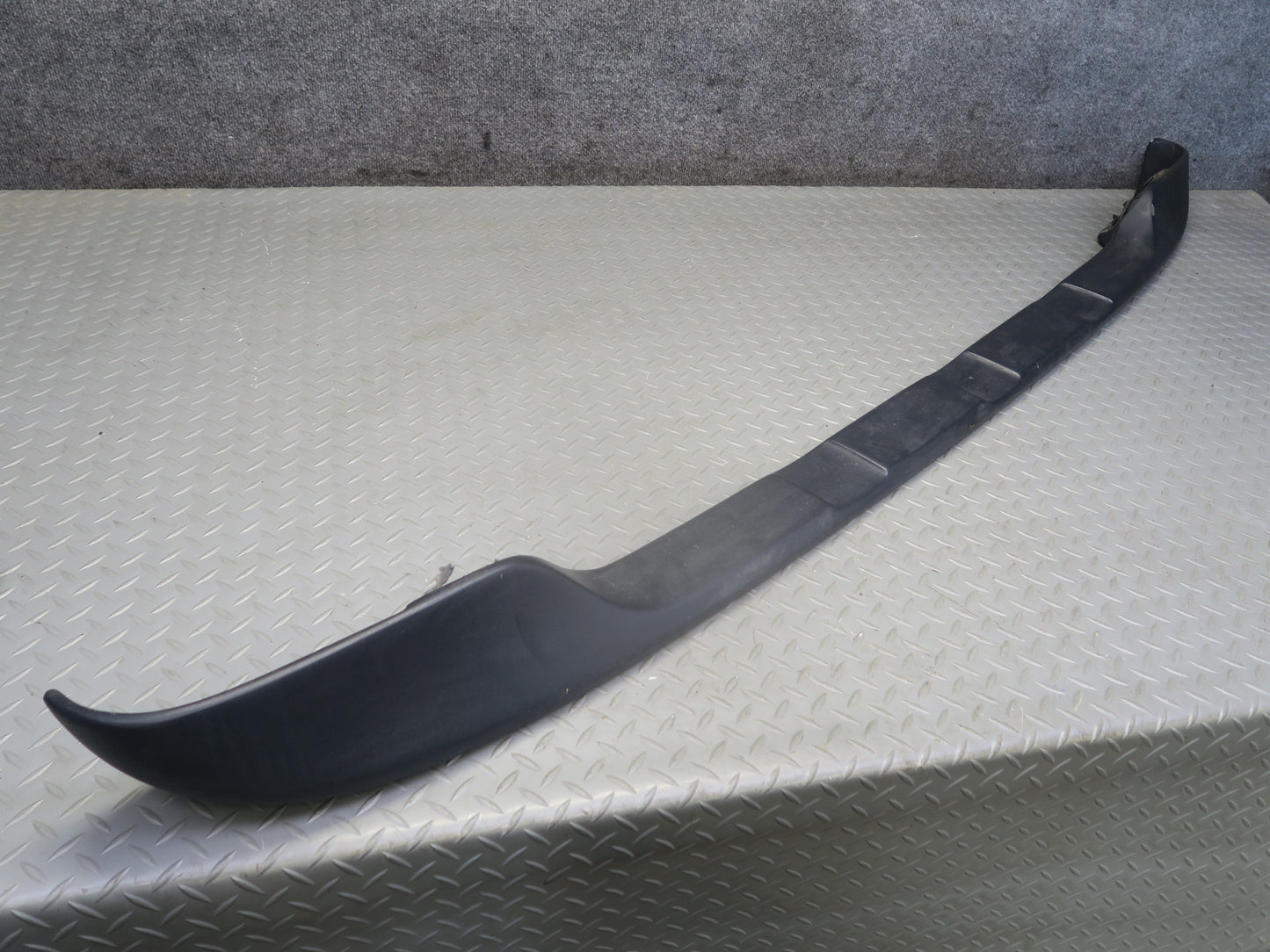 2003-2007 Hummer H2 Rear Trunk Hatch Upper Spoiler Molding