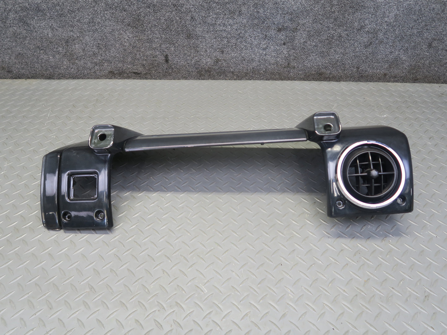 2003-2007 Hummer H2 Right Side Dash Upper Trim Panel W/ Air Vent Assembly
