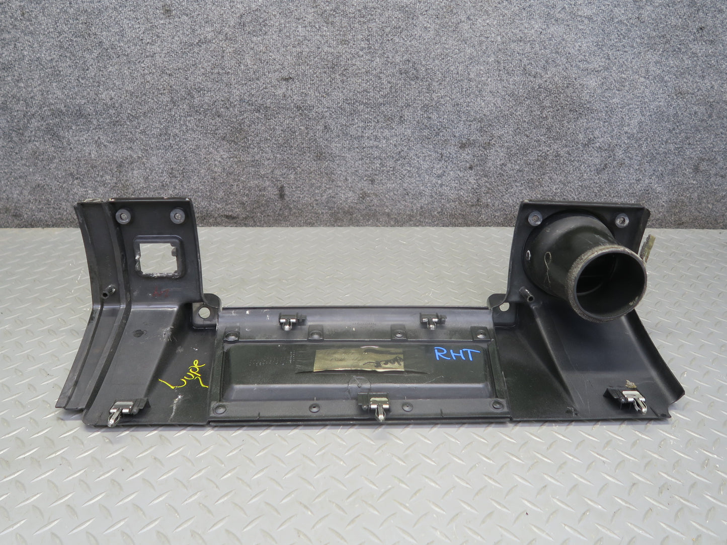 2003-2007 Hummer H2 Right Side Dash Upper Trim Panel W/ Air Vent Assembly
