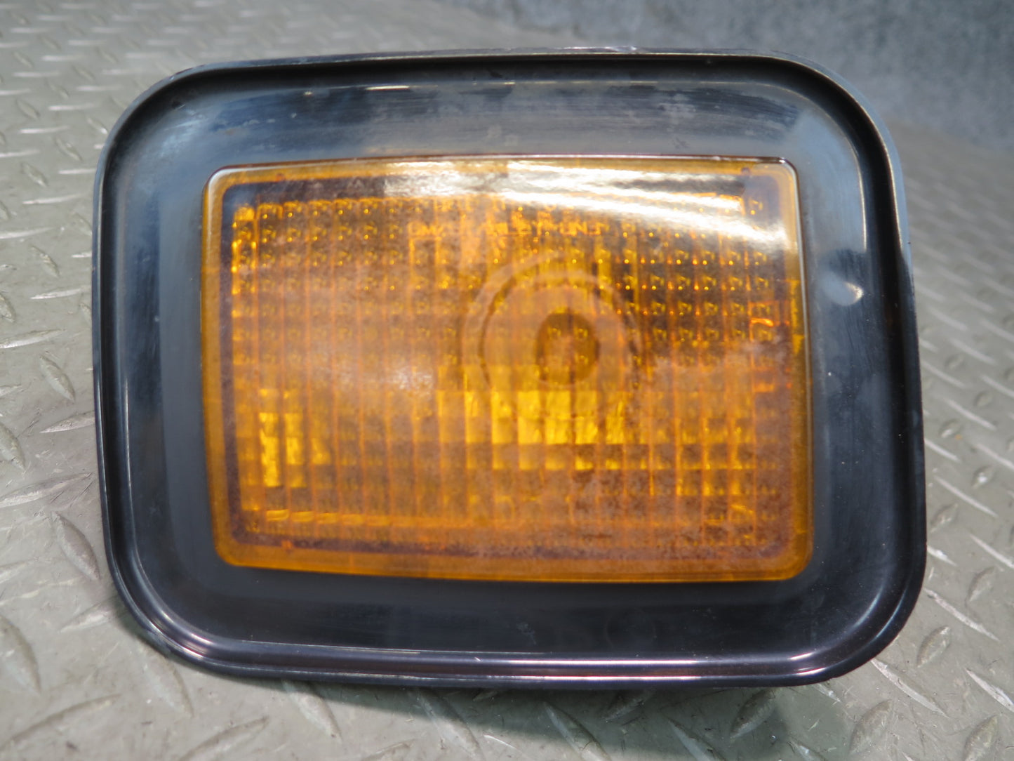 2003-2009 Hummer H2 Front Right Pass Side Turn Signal Parking Light Lamp