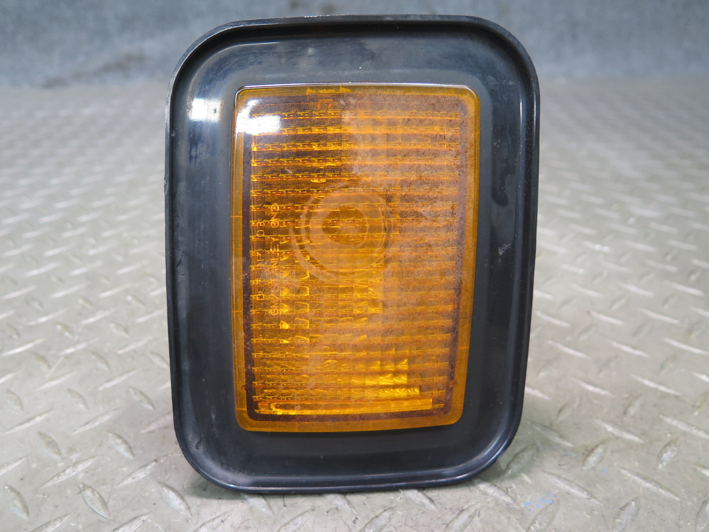 2003-2009 Hummer H2 Front Right Pass Side Turn Signal Parking Light Lamp