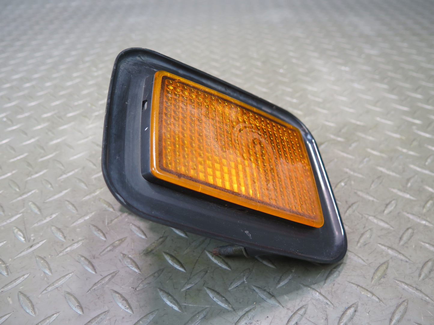 2003-2009 Hummer H2 Front Right Pass Side Turn Signal Parking Light Lamp