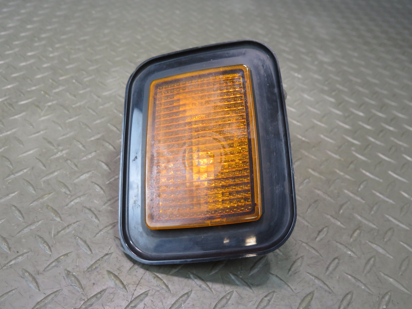 2003-2009 Hummer H2 Front Right Pass Side Turn Signal Parking Light Lamp