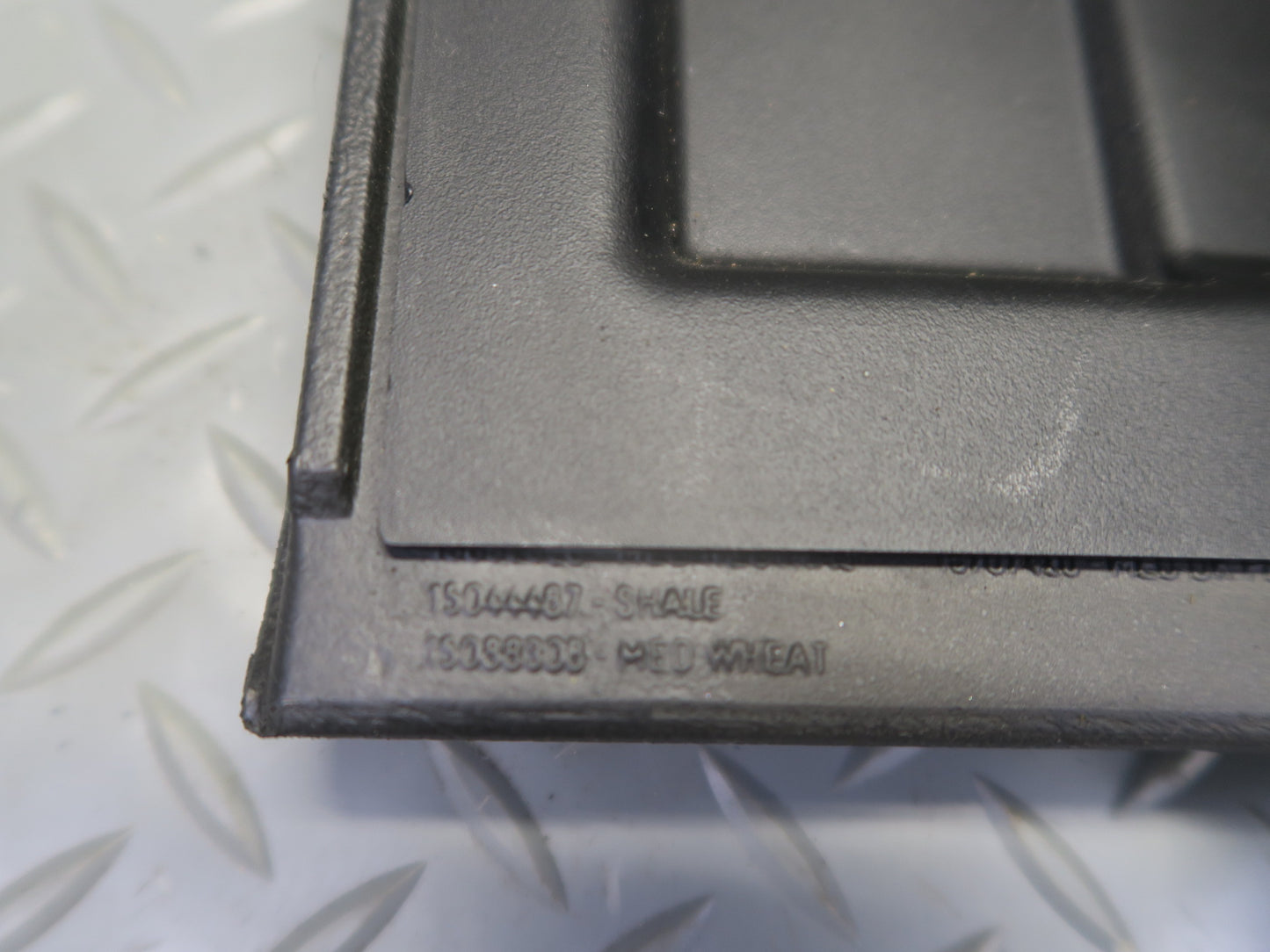 2003-2007 Hummer H2 Dash Front Right Glove Box Compartment Storage