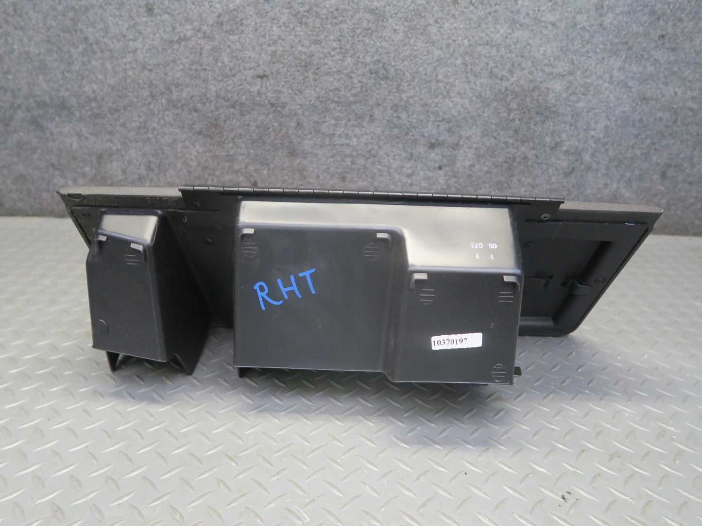 2003-2007 Hummer H2 Dash Front Right Glove Box Compartment Storage
